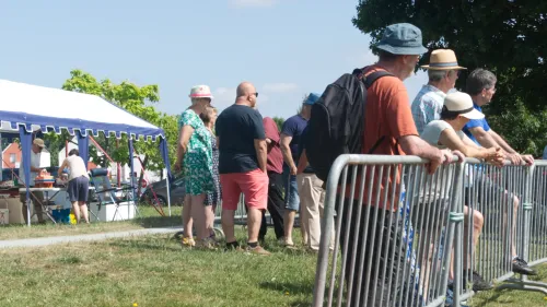 Malgré la chaleur, le public est venu voir naviguer les petits bateaux