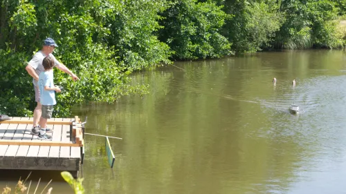 Ecolage d'un jeune garçon de 8 ans