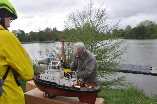 Guy Joalland prépare son HOEDIC pour la navigation