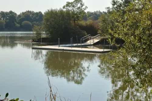 Ponton sur le Lac de la Chausselère